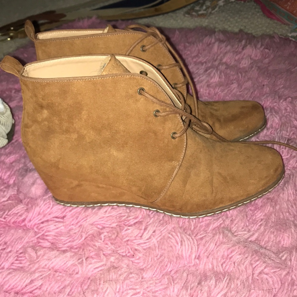 Wedged boots